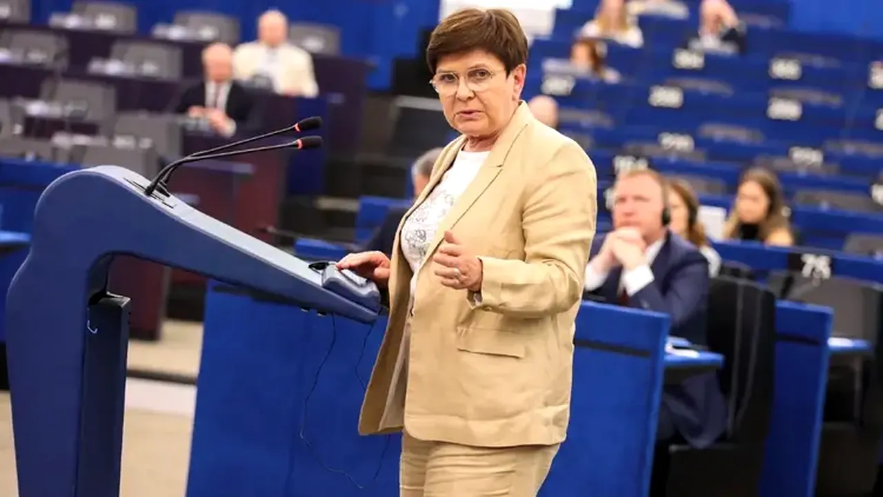 Criza din Polonia ajunge la Bruxelles. Fostul premier Beata Szydło cere o ședință extraordinară a comisiei Parlamentului European pentru protejarea democrației