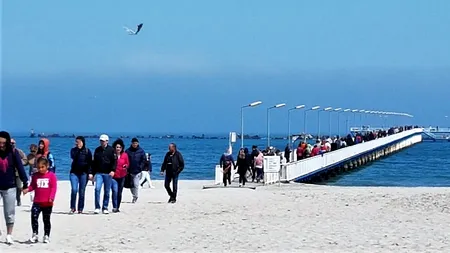 Zeci de mii de turiști pe litoralul românesc. Galerie FOTO