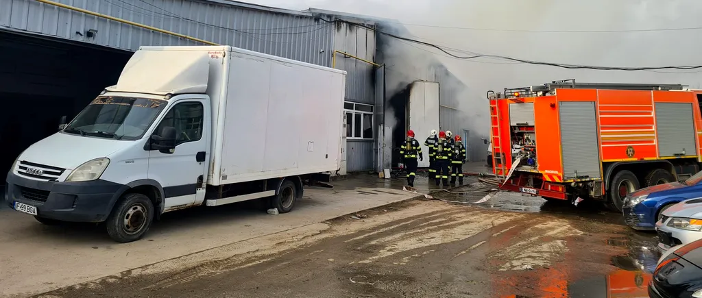 FOTO-VIDEO | Incendiu la o hală din localitatea ilfoveană Pantelimon. Este afectată o suprafață de aproximativ 1.000 m²