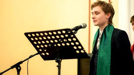 Cine e Gabriel Rusu, șeful de promoție din Vatra Dornei. A făcut zilnic naveta de 40 km și a terminat liceul cu 10 pe linie