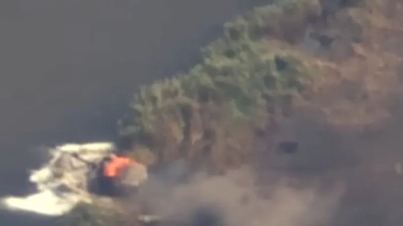 Momente de DISPERARE: Un tanc rusesc a intrat în apă după ce a luat foc