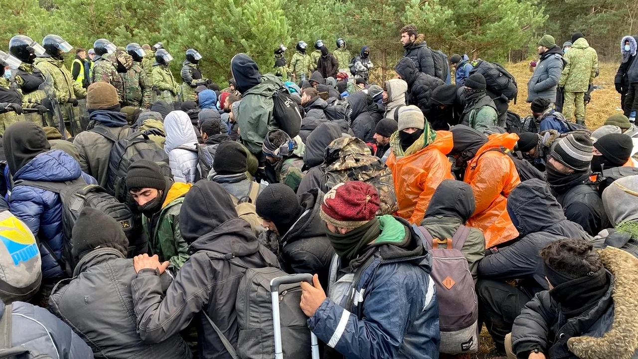 Un copil de un an a murit înghețat la granița dintre Polonia și Belarus