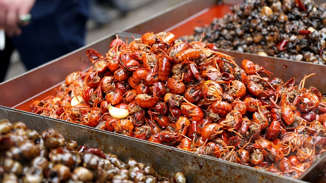 La un an după ce a declarat stare de urgență, OMS merge în piața din Wuhan unde au apărut primele infecții cu noul coronavirus