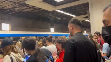 INCIDENT la metrou: Un călător a forțat ușa unui tren, în stația Piața Unirii. Sute de oameni au fost evacuați