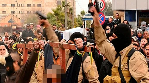 Imagini șocante date publicității de ISIS: oameni crucificați, omorâți cu pietre sau aruncați de pe clădiri