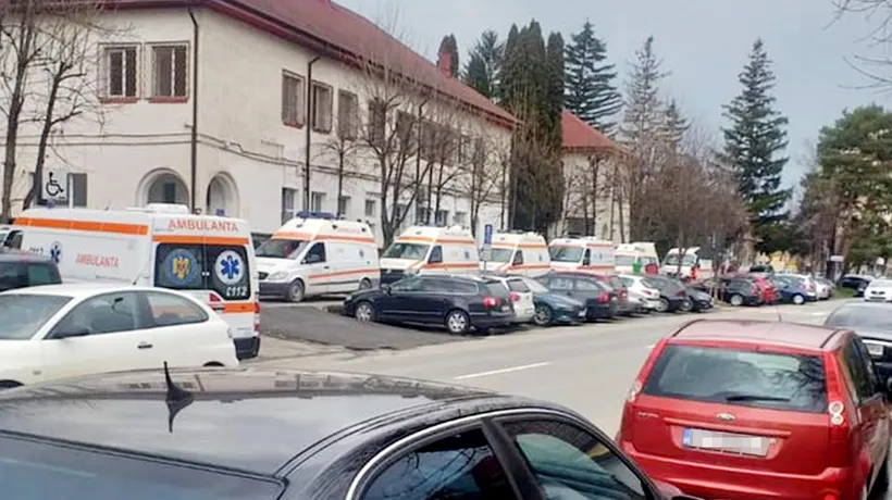 Coadă de ambulanțe la Spitalul de Boli Infecțioase Brașov. Medic: „Situaţia este foarte gravă”