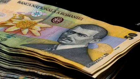 Românii acumulează DATORII pe bandă rulantă. Guvernatorul BNR avertizează asupra fenomenului: „Se observă o inversare de trend”