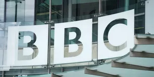 ACUZAȚII ȘOCANTE: Celebru prezentator TV, scos de pe post după ce „ar fi plătit unui adolescent 35.000 de lire pentru a-i trimite fotografii porno”