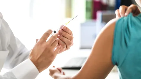 Șefa Societăţii Române de Epidemiologie explică de ce unele persoane vaccinate anti-COVID-19 contractează virusul SARS-CoV-2