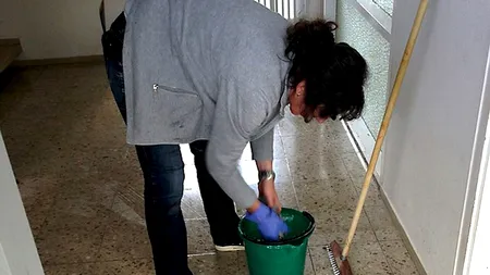 Surpriză! Câți euro are salariu o femeie de serviciu din România, care lucrează în Italia