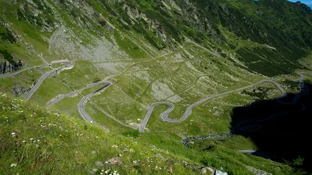 Ceremonie emoționantă la 50 de ani de la inaugurarea TRANSFĂGĂRĂȘANULUI. Monument ridicat în cinstea muncitorilor care au construit grandiosul proiect