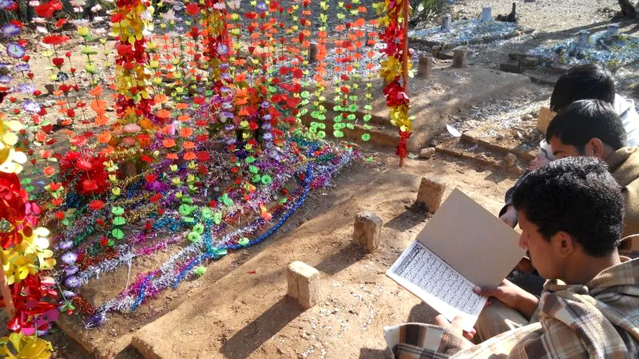 Un adolescent a devenit erou în Pakistan, după ce a oprit un kamikaze de la comiterea unui atentat