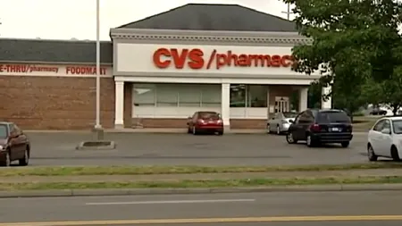 Copilul care a emoționat America. Ce făcea băiețelul de 7 ani când un polițist l-a găsit în fața unei farmacii. „Mi-a frânt inima