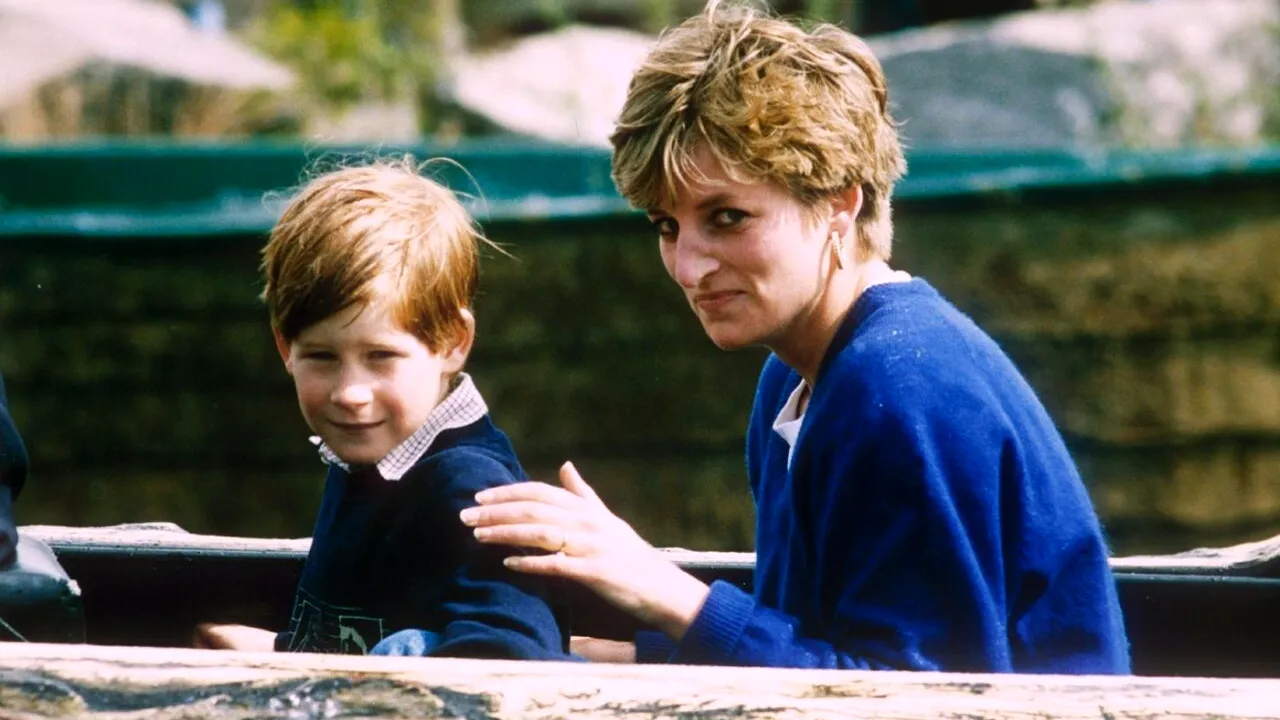 Primul FRIZER al PRINȚULUI Harry se temea să nu fie trimis în TEMNIȚA din Turnul Londrei dacă greșea tunsoarea micului moștenitor regal