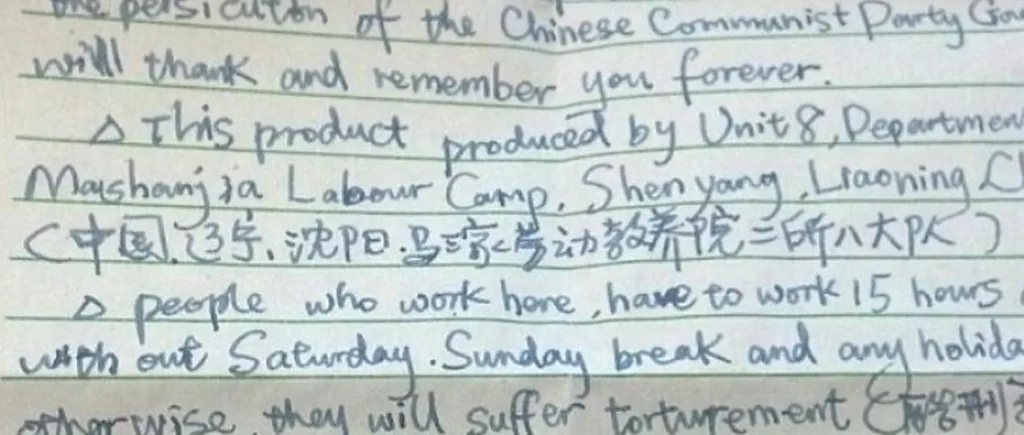 Scrisoare disperată a unui muncitor chinez, găsită de o femeie din SUA într-o cutie cu decorațiuni: Mii de oameni sunt persecutați