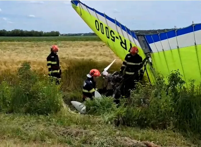 Incident cu un motodeltaplan, în Argeș. Un bărbat a fost rănit după ce a aterizat forțat.