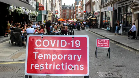 Comisia Europeană avertizează că ar putea fi necesară reintroducerea unor măsuri care să limiteze răspândirea COVID-19