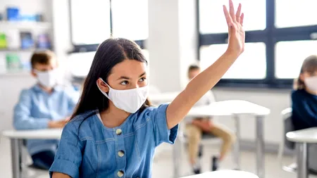 8 ȘTIRI DE LA ORA 8. Măsurile privind desfășurarea festivităților de la începutul anului școlar / 8 unităţi de învăţământ vor avea cursuri exclusiv online