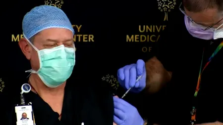 Fake news în direct la TV! Un spital din Texas recunoaște că a „mimat” vaccinarea: A primit doza după - VIDEO