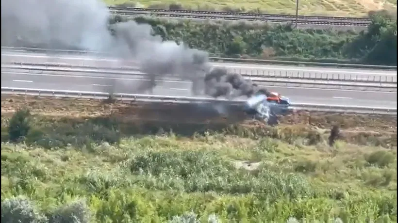 Trafic oprit pe Autostrada Soarelui, spre București. O maşină a luat foc (VIDEO)