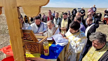 VIDEO | IPS Teodosie s-a rugat pentru ploaie pe un câmp din apropiere de Năvodari: „Ascultă-ne şi poruncind norilor”