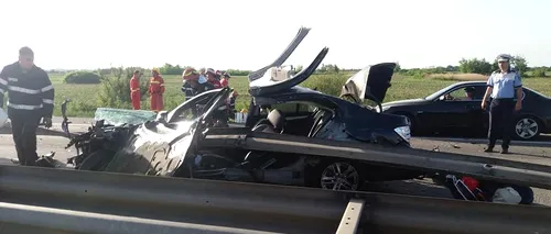 Imagini dure de pe Autostrada Pitești - București, după un accident grav între o motocicletă și o mașină. Șoferul a murit. Alte două persoane, grav rănite. GALERIE FOTO