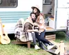 Doi tineri au renunțat la joburi și stilul de viață modern. Cum reușesc să trăiască fără Netflix și WiFi, cu doar 8 lire pe zi