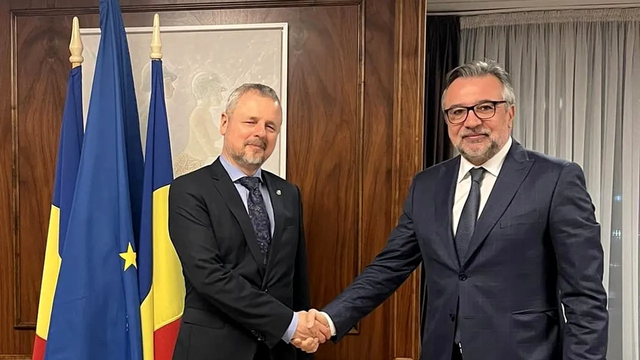 FOTO | Ziua Culturii Române marcată, în avans, la București, prin vernisarea unei expoziții de pictură despre Orheiul Vechi