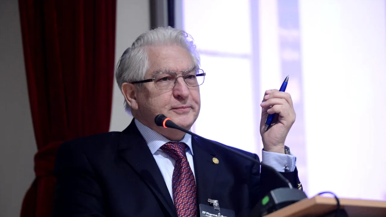 Profesorul Vlad Ciurea SPULBERĂ mitul că în timp ce dormi creierul se odihnește: ”Asta se întâmplă în timpul somnului profund”