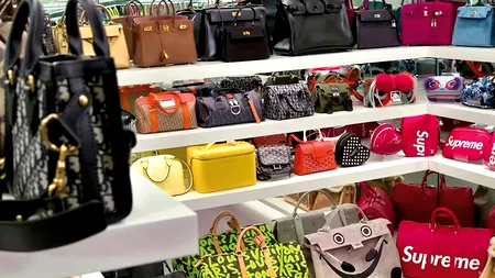 O femeie și-a reclamat iubitul la poliție pentru că i-a vândut toate gențile de lux la un magazin second-hand