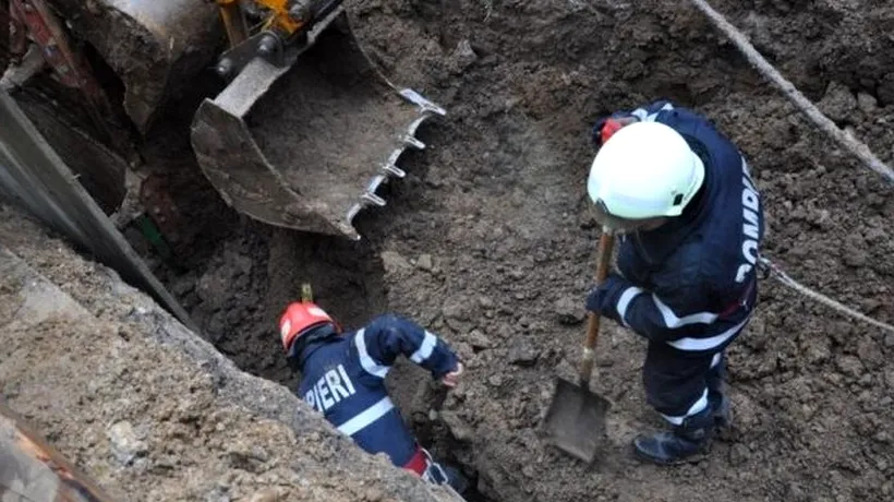 Grav accident de muncă la Drobeta-Turnu Severin: Trei muncitori, prinși sub un mal de pământ