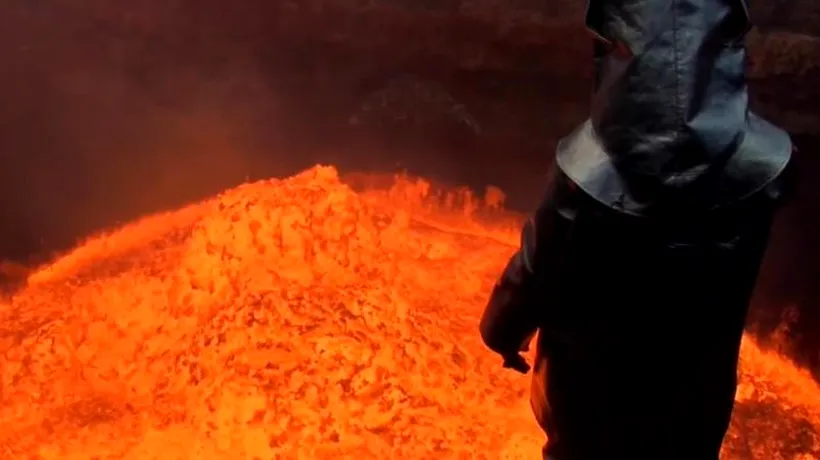 Imagini incredibile filmate de doi exploratori la fereastra spre iad, în inima unui vulcan activ