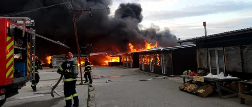 VIDEO | Incendiu puternic într-o piață din Braşov. Locuitorii din zonă au primit mesaj de avertizare prin RO-Alert
