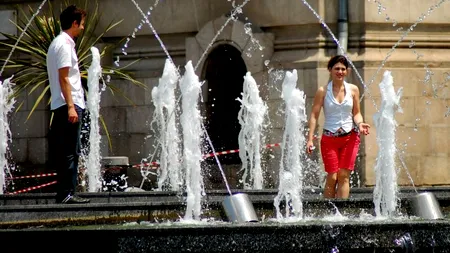 Ce trebuie să facem pe CANICULĂ. Recomandările Ministerului Sănătății: un pahar de apă la 20 de minute și FĂRĂ alcool