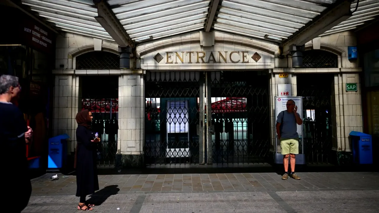 Rețeaua de metrou din Londra se ÎNCHIDE din cauza protestelor