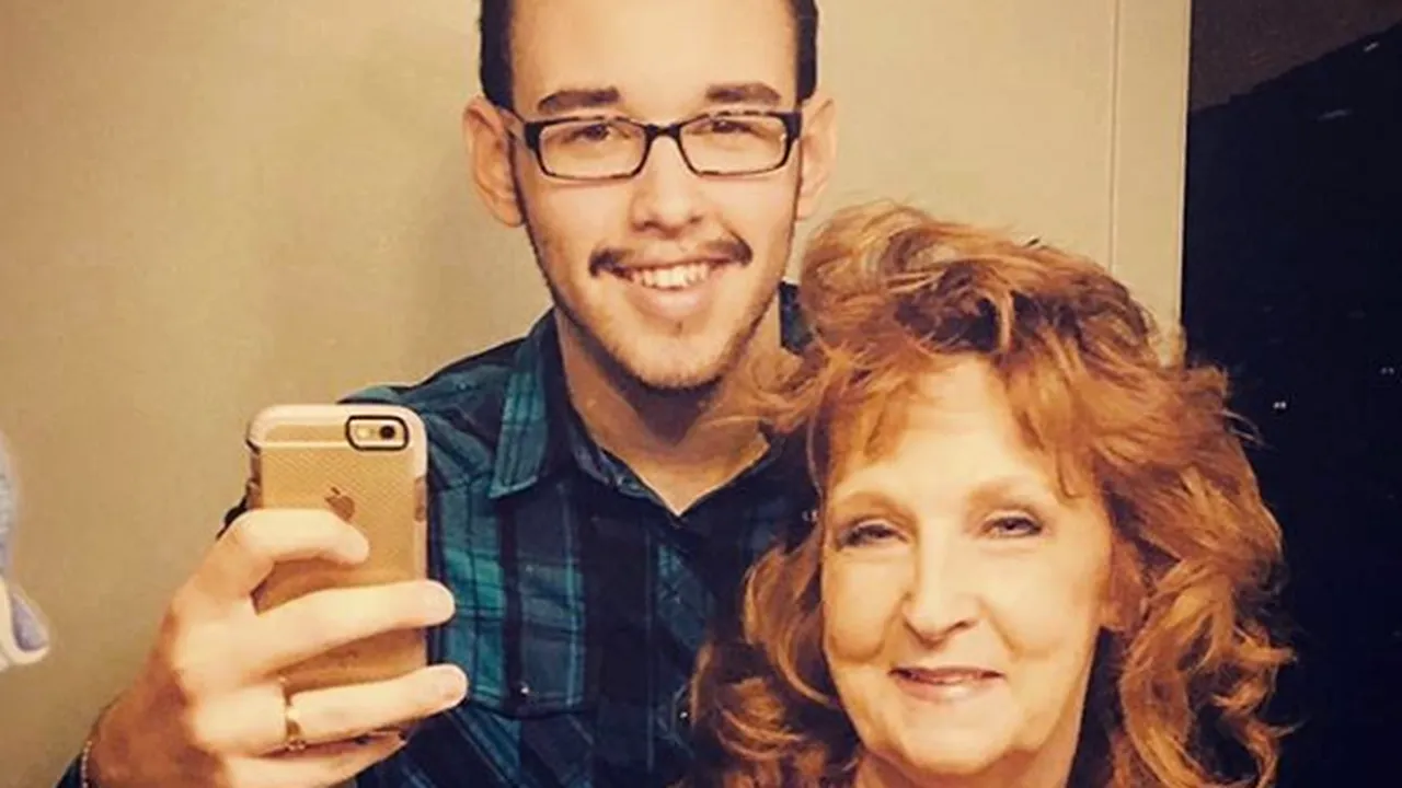 Cuplu ieșit din comun. O bunică de 75 de ani este căsătorită cu un tânăr de 22. L-a întâlnit pe vremea când era minor și a fost dragoste la prima vedere