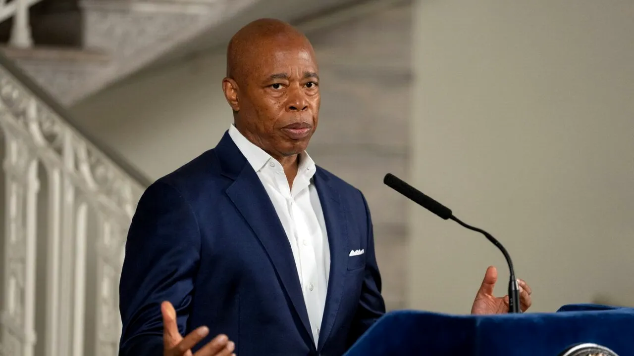 Actualul primar al orașului New York, Eric Adams, RENUNȚĂ la cursa electorală pentru un nou mandat