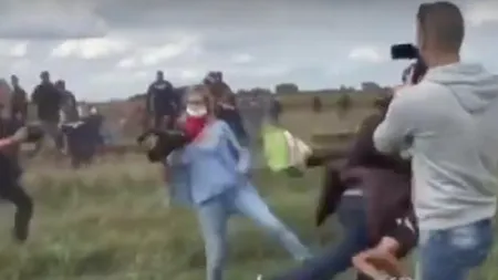Cine este bărbatul agresat de o jurnalistă maghiară, în timp ce fugea cu copilul în brațe. Povestea lui este impresionantă