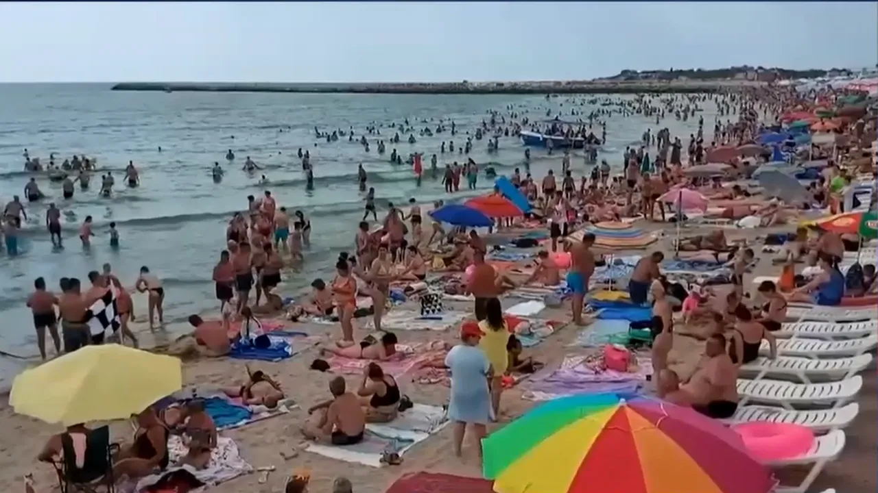 PLAJELE de pe litoralul românesc au fost luate cu asalt de turiști, în acest weekend. Care este cea mai aglomerată stațiune