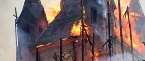 Biserică din Harghita, lovită de trăsnet. Altarul și obiectele bisericești au ars