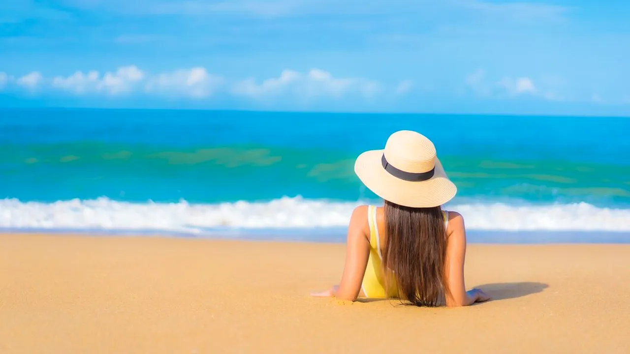 Una dintre cele mai căutate DESTINAȚII turistice de către români interzice mersul la plajă fără programare. Ce explicație au autoritățile locale