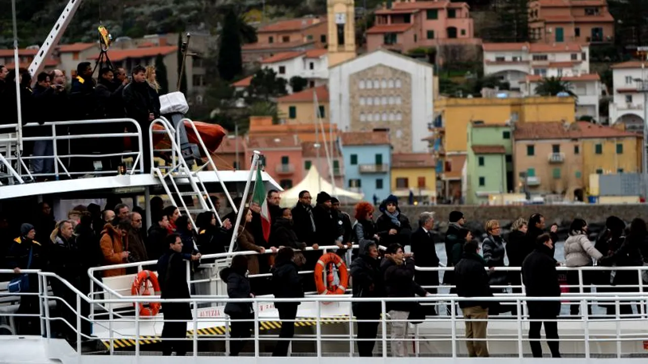 Ceremonii de comemorare a victimelor naufragiului pachebotului Costa Concordia, pe insula Giglio. GALERIE FOTO