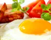 Ingredientul secret care transformă OUĂLE prăjite într-un mic-dejun gourmet. Ce să adaugi în tigaie