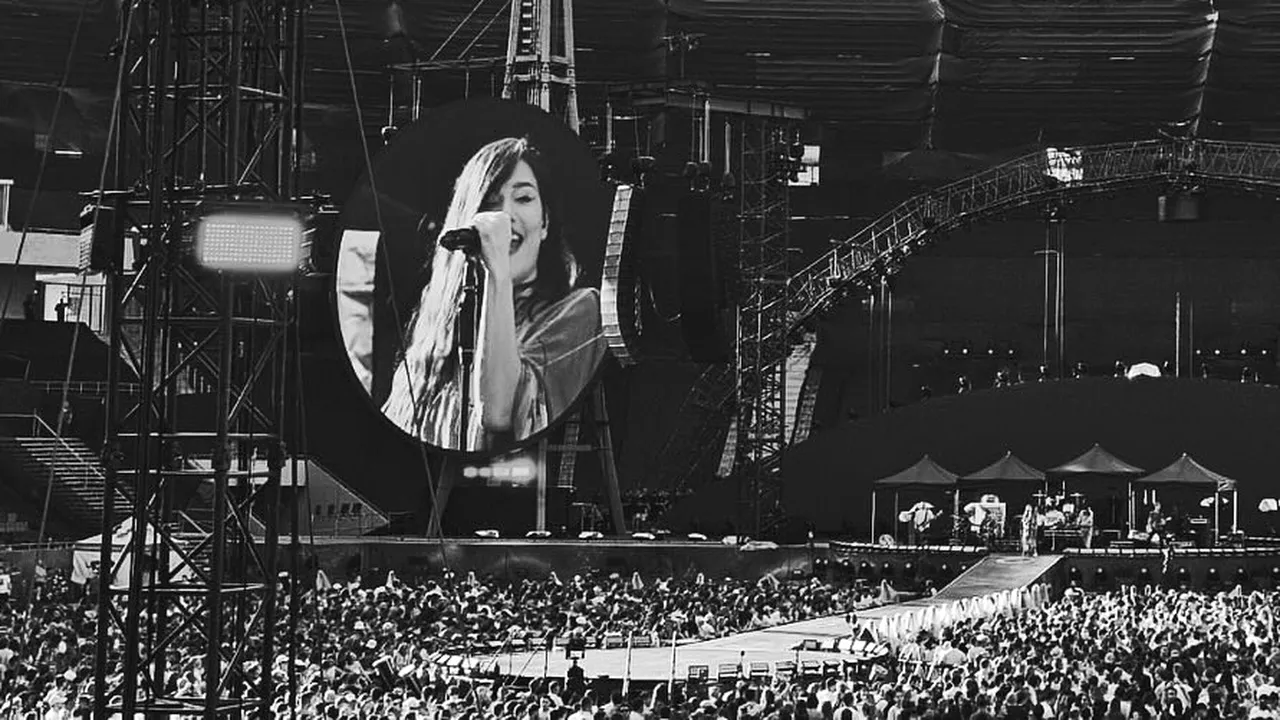 Emaa, artista care a cântat în deschiderea trupei Coldplay, lămurește episodul Babasha: „Oamenii își exprimă frustrările acolo unde este mai ușor”