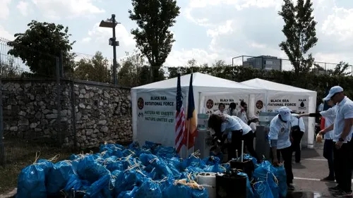 Câți saci cu gunoi au adunat militarii americani din Parcul Tăbăcărie