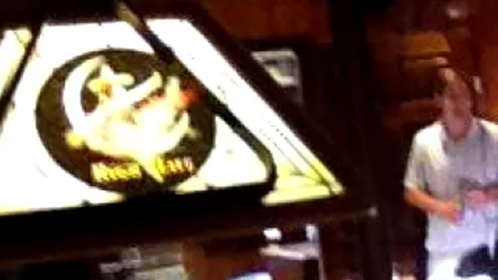 FOTO: Ce a găsit un tânăr din SUA în sufragerie, după o noapte de beție