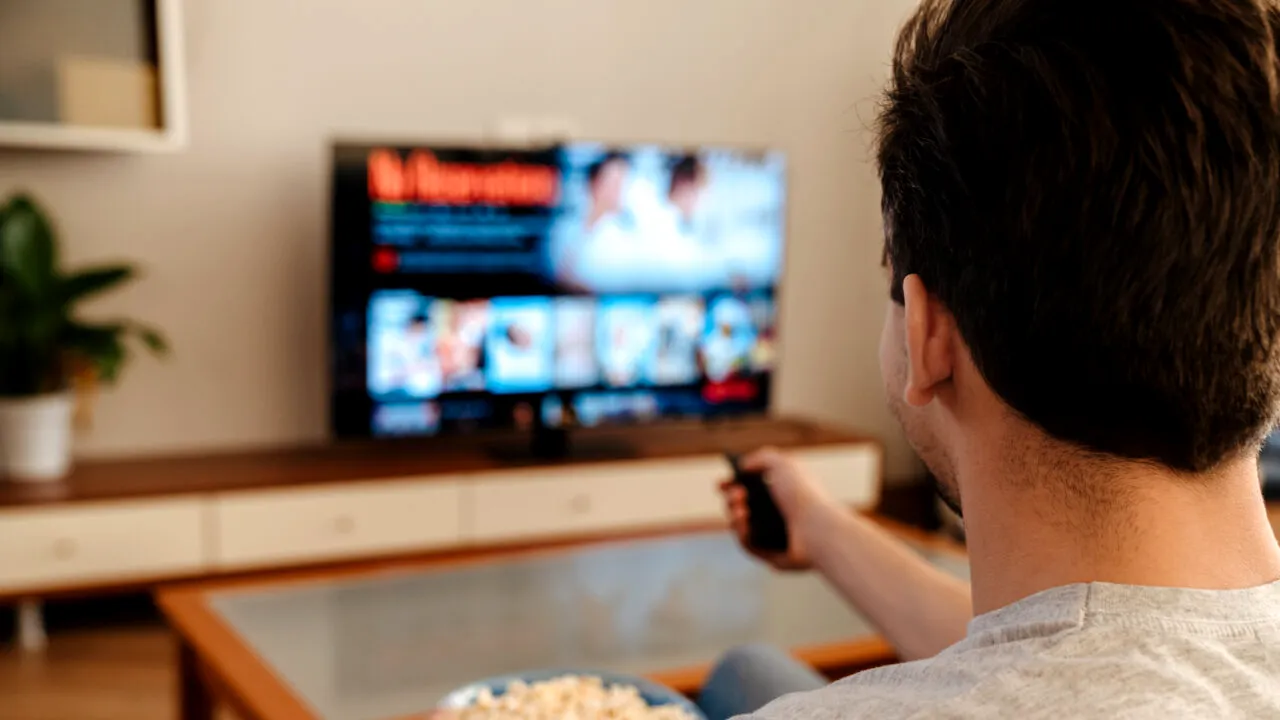 Apar trei noi TELEVIZIUNI în România. Cum se numesc și când vor fi lansate