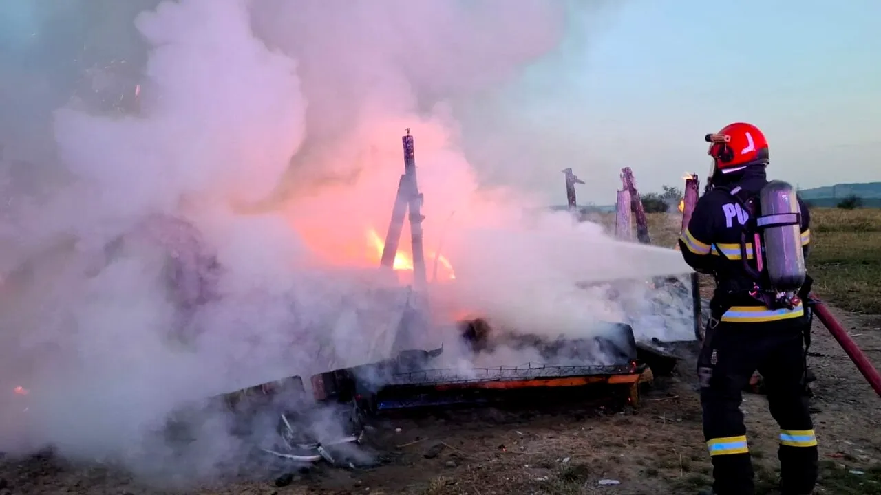 Un copil de opt luni a MURIT în urma unui incendiu în comuna Măgești