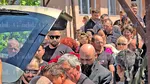 DURERE fără margini în satul natal al Teodorei Marcu, condusă pe ultimul drum, după tragedia din Cosmopolis. Tânăra a fost ucisă de „călăul” său