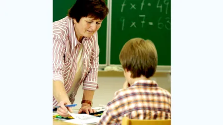 Jumătate dintre profesorii României cred în DICTATURĂ, RASISM, HOMOFOBIE și INTOLERANȚĂ